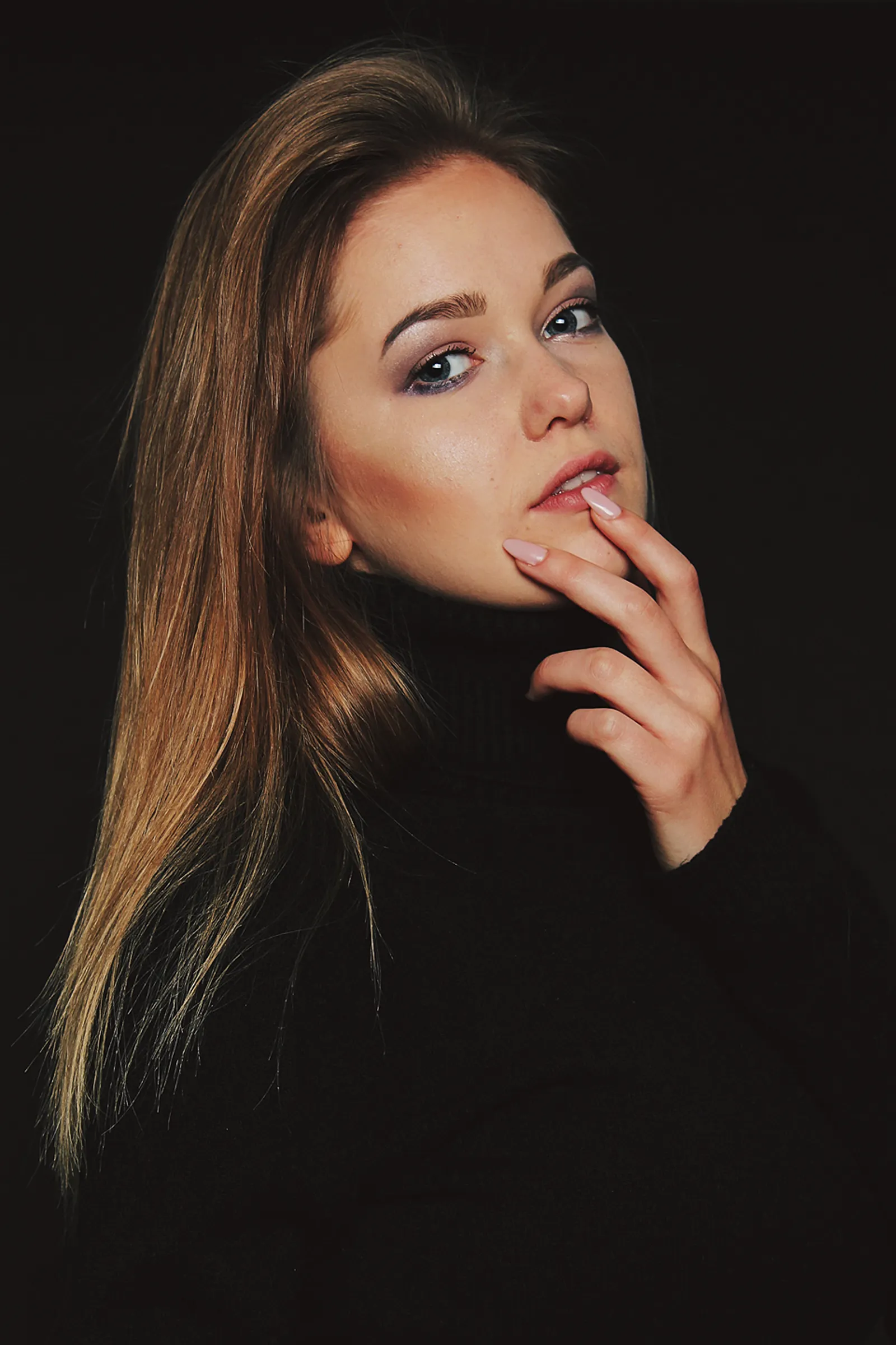 Czarno-biała sesja portretowa w studio