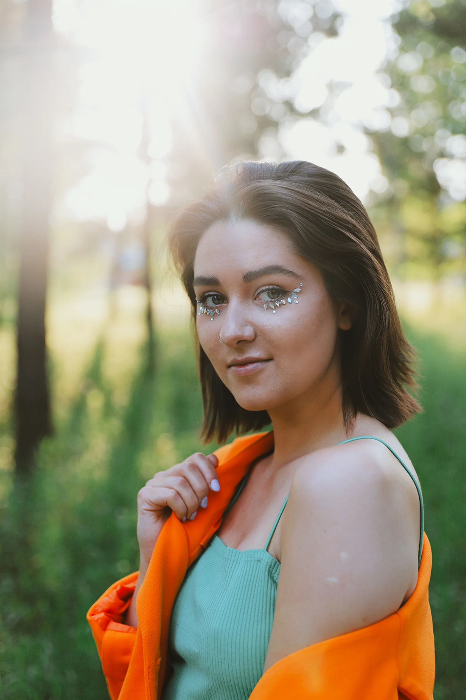 Kobieca sesja lifestyle - bliski portret w plenerze