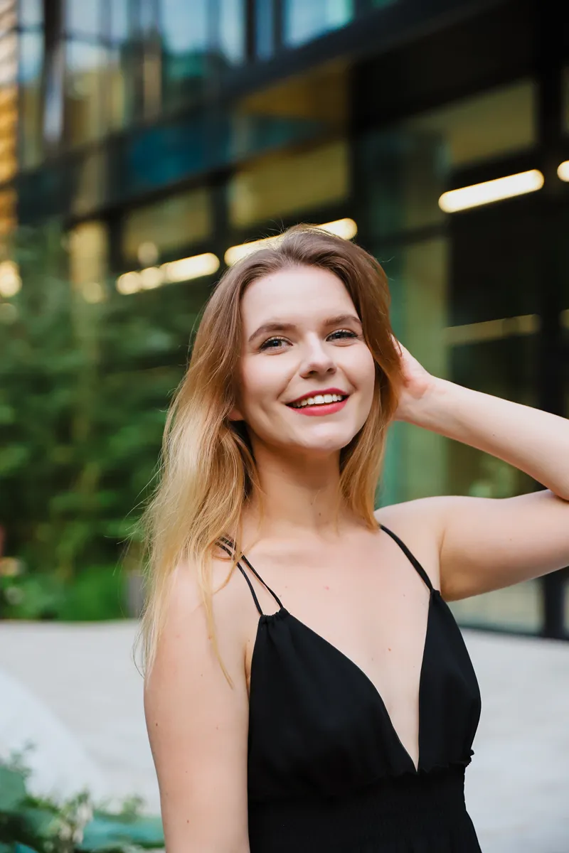 Kobieca sesja portretowa lifestyle w plenerze - fotograf Nowy Dwór Mazowiecki